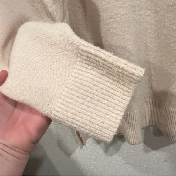 J Crew size medium oversized cream sweater wool alpaca blend v neck - Picture 6 of 7